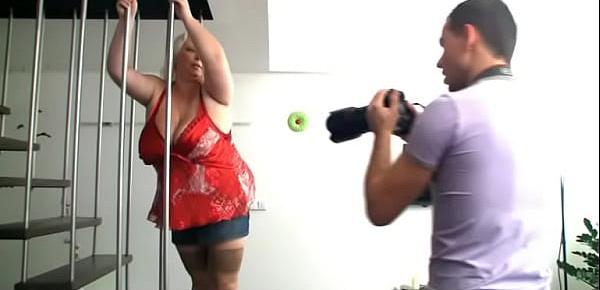  He shoots some photos before sex with blonde bbw
